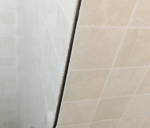 西林瓷砖空鼓维修公司分享阳台瓷砖脱落的修复过程可以分为以下几个步骤